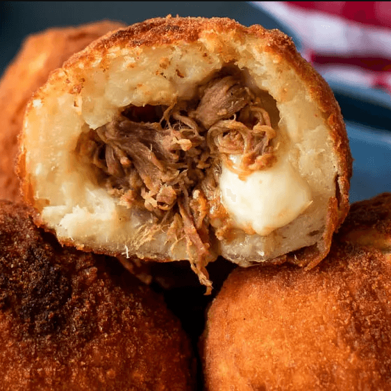 Enyucado Arreglado de Carne y Queso Fundido