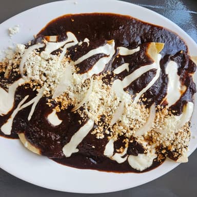 Enchiladas Arrachera y Capuccino