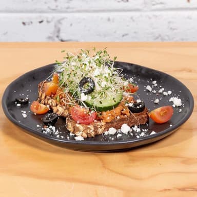 Toast Mediterráneo de Humus