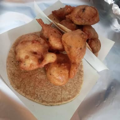 2 Tacos Pescado + Taco Camarón
