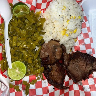 Bistec De Res Con Arroz Y Nopales Asados
