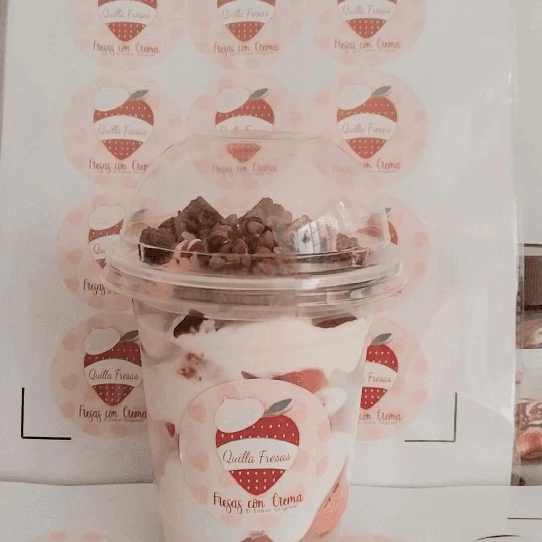 fresas con crema y trozos de brownie 9 onzas