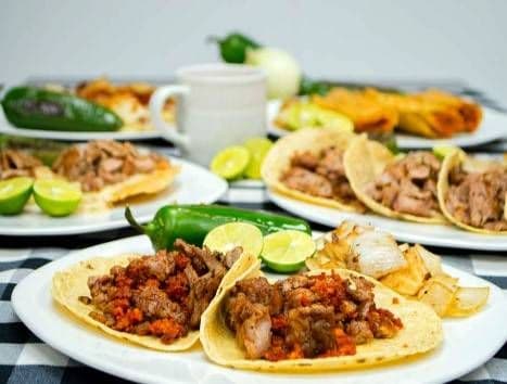 Orden 5 Tacos de Barbacoa y Consomé