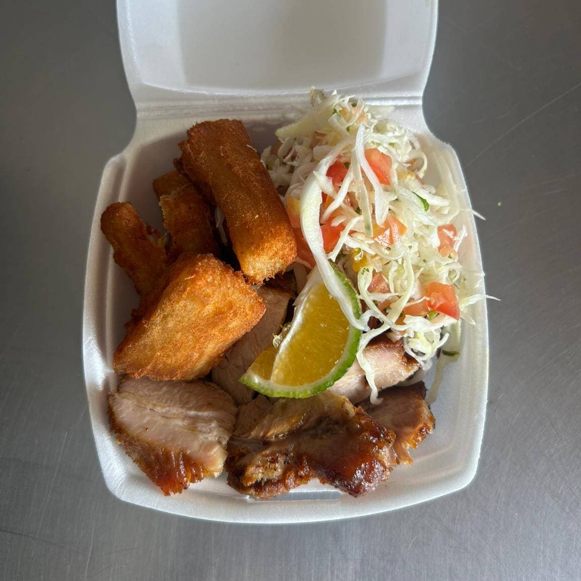 Chicharrón, Yuca y Ensalada