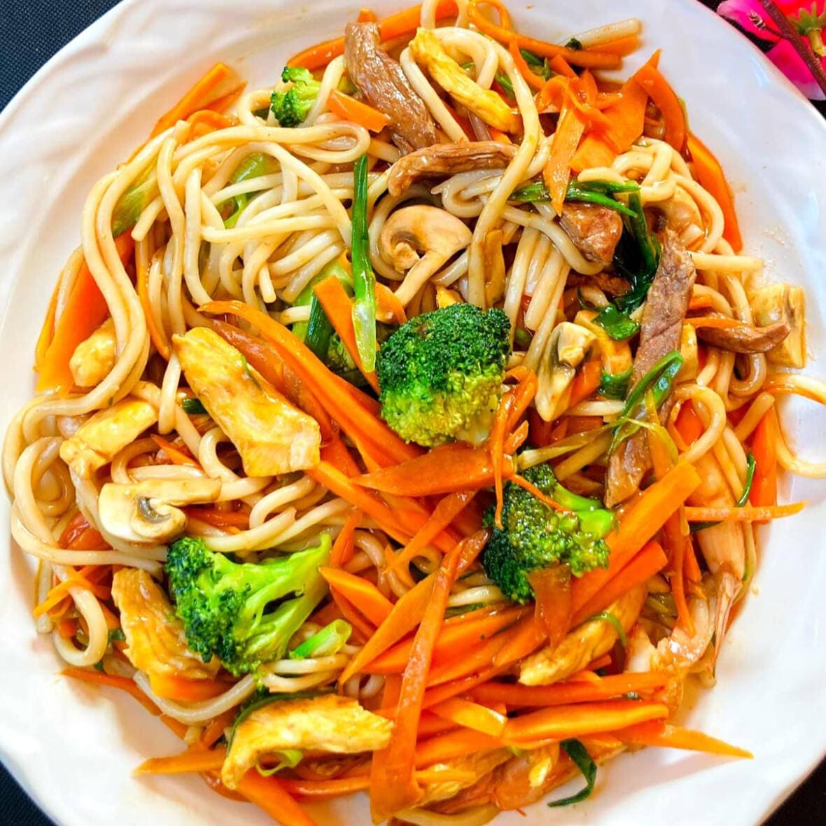 Yakiudon Mixto