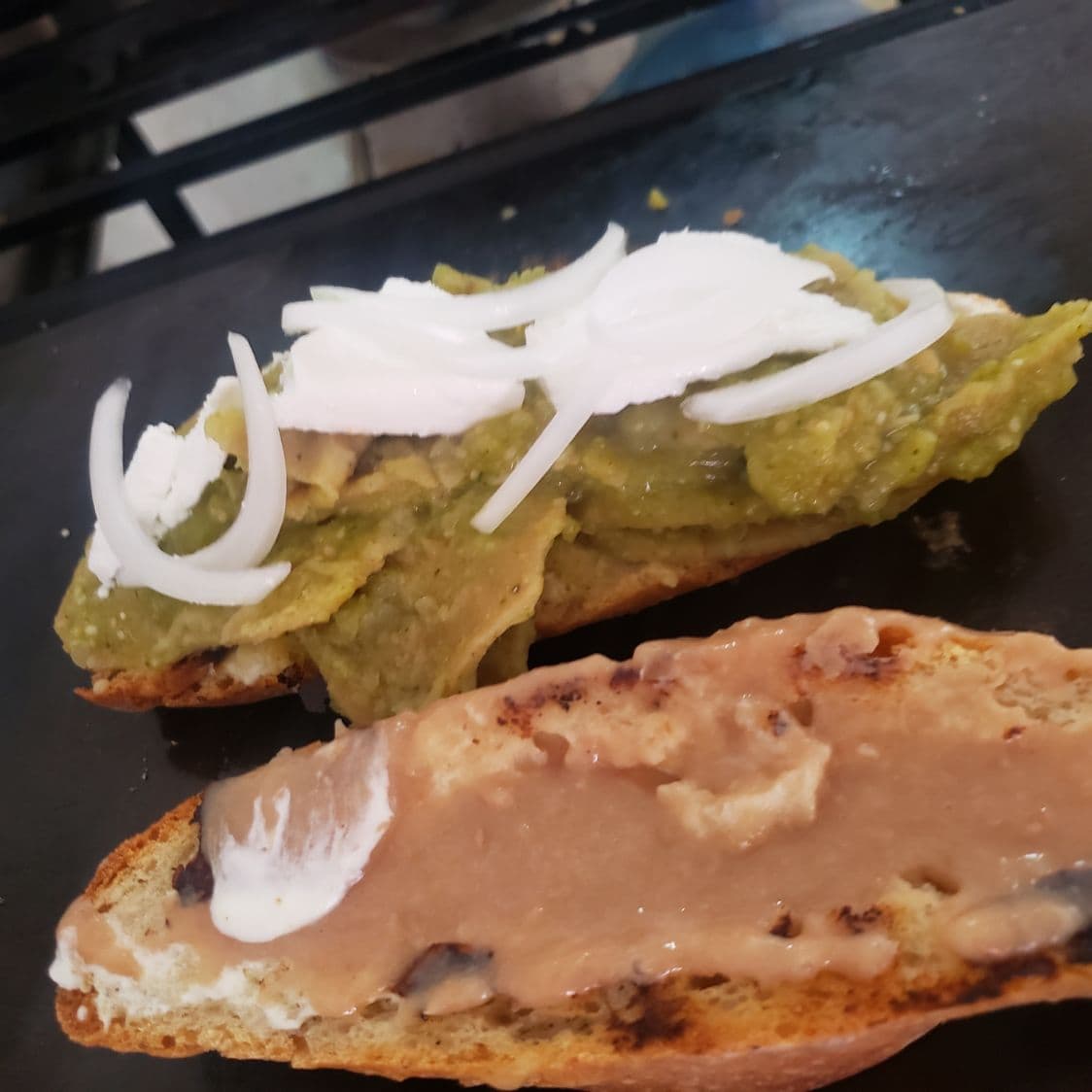 Molletes Salados