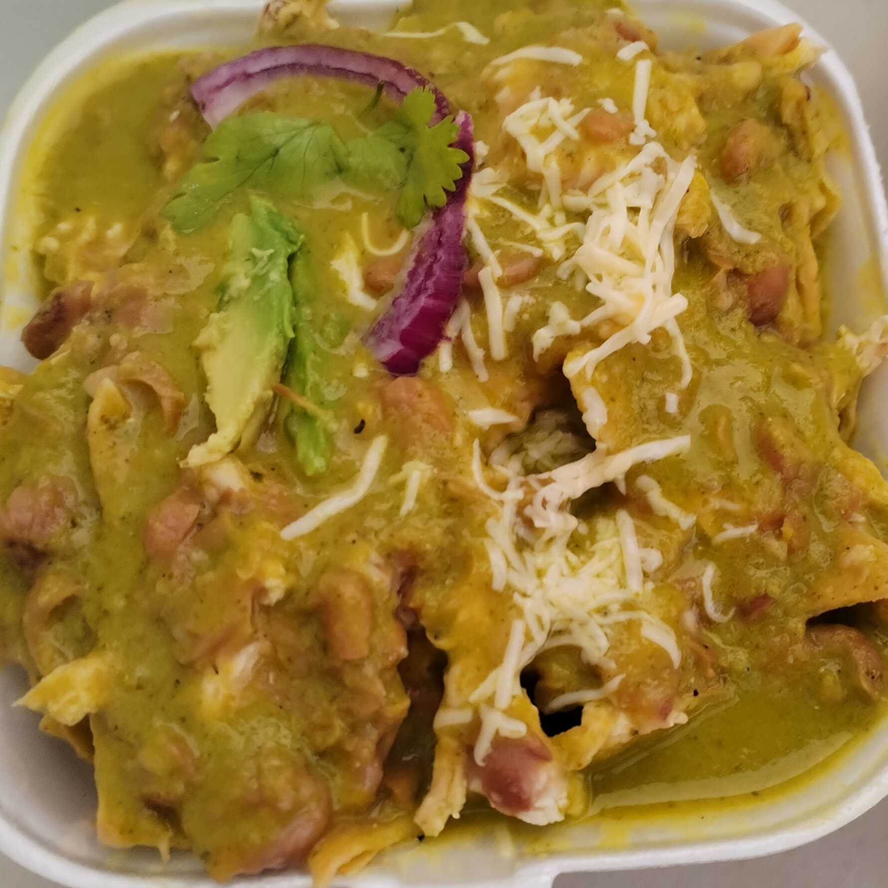CHILAQUILES CHICOS VERDES CON POLLO