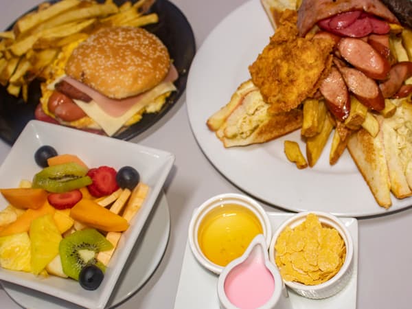 A la Gloria Jugos y Sándwiches - Los Postes
