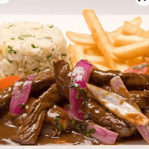 Arroz Chaufa con Lomo Saltado