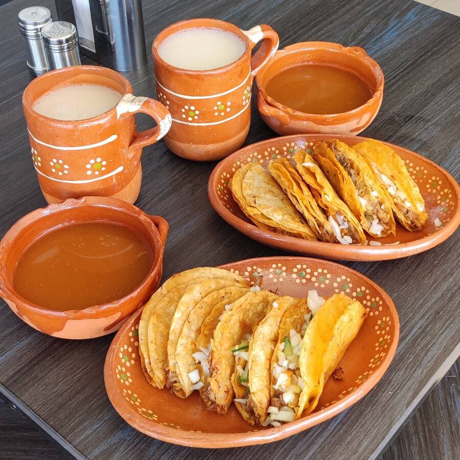 Combo-10 Tacos, 1 Consomé Mediano, 1 Agua Grande