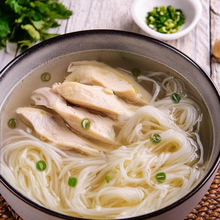 Sopa de Fideo Chino con Pollo