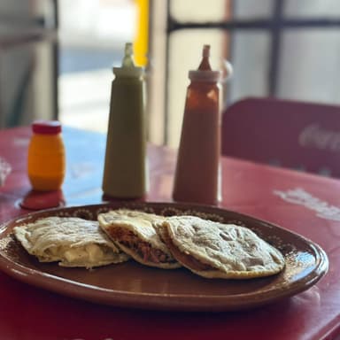 Gordita de Harina de Rajas con Queso