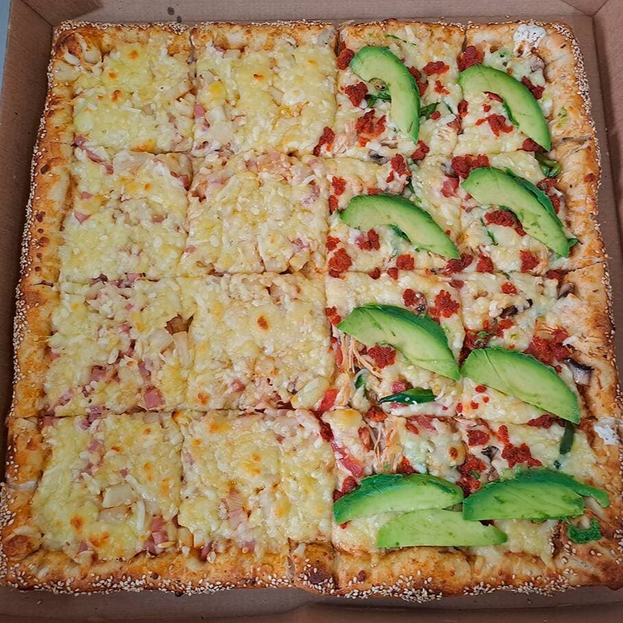 Pizza Cuadrada Orilla Rellena