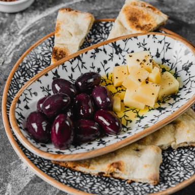 Entrada de Parmesano y Aceitunas