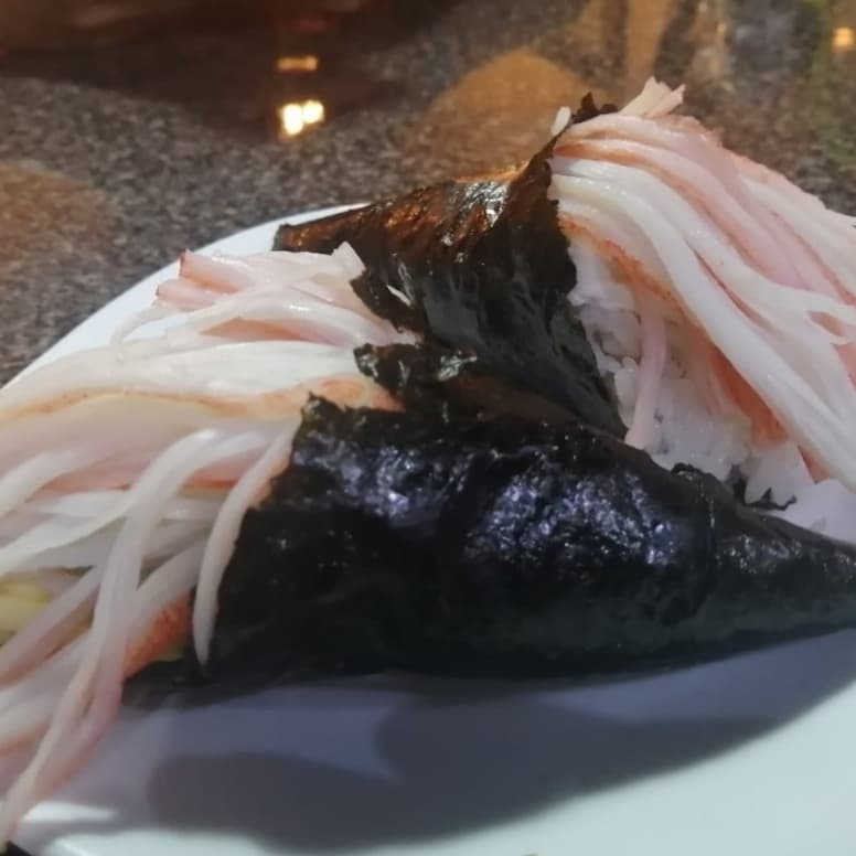 Temaki Kani (2 Piezas Envueltas en Forma de Cono