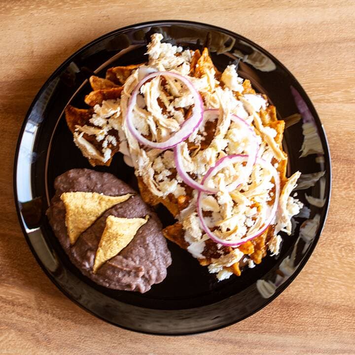 Chilaquiles Rojos con Pollo