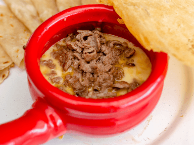 Cazuelita de Queso Fundido con Bistec