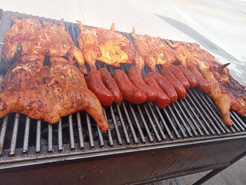 Pollos Asados y Costillas al Carbon