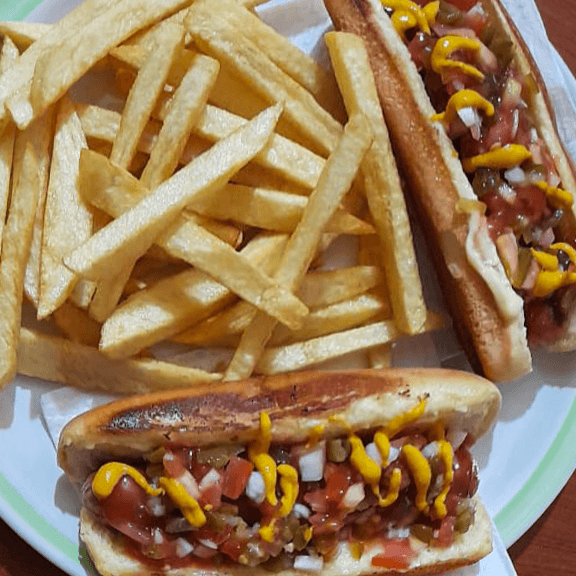 2 Hot-Dogs Sencillos con Papas