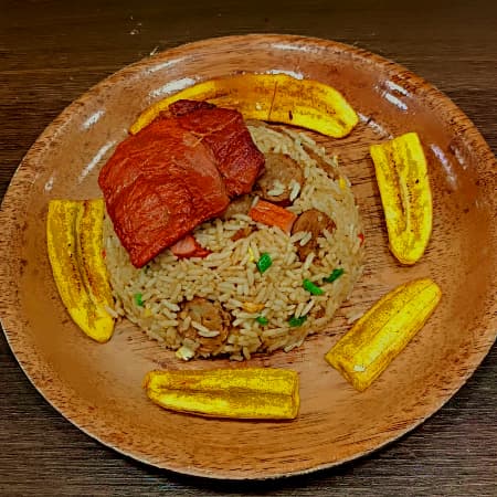 Chaufa Mixto con Cecina Montada