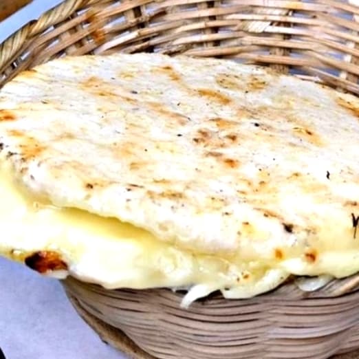 Arepa con Queso