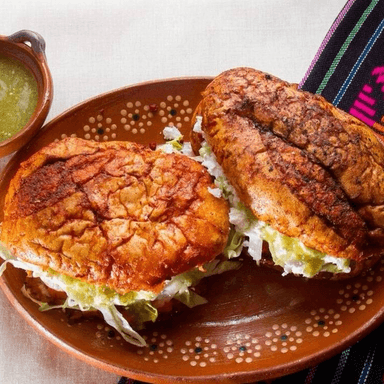 Guajolote Adobado de Pollo con Queso