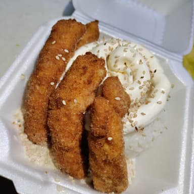 Gohan con Pollo Empanizado.