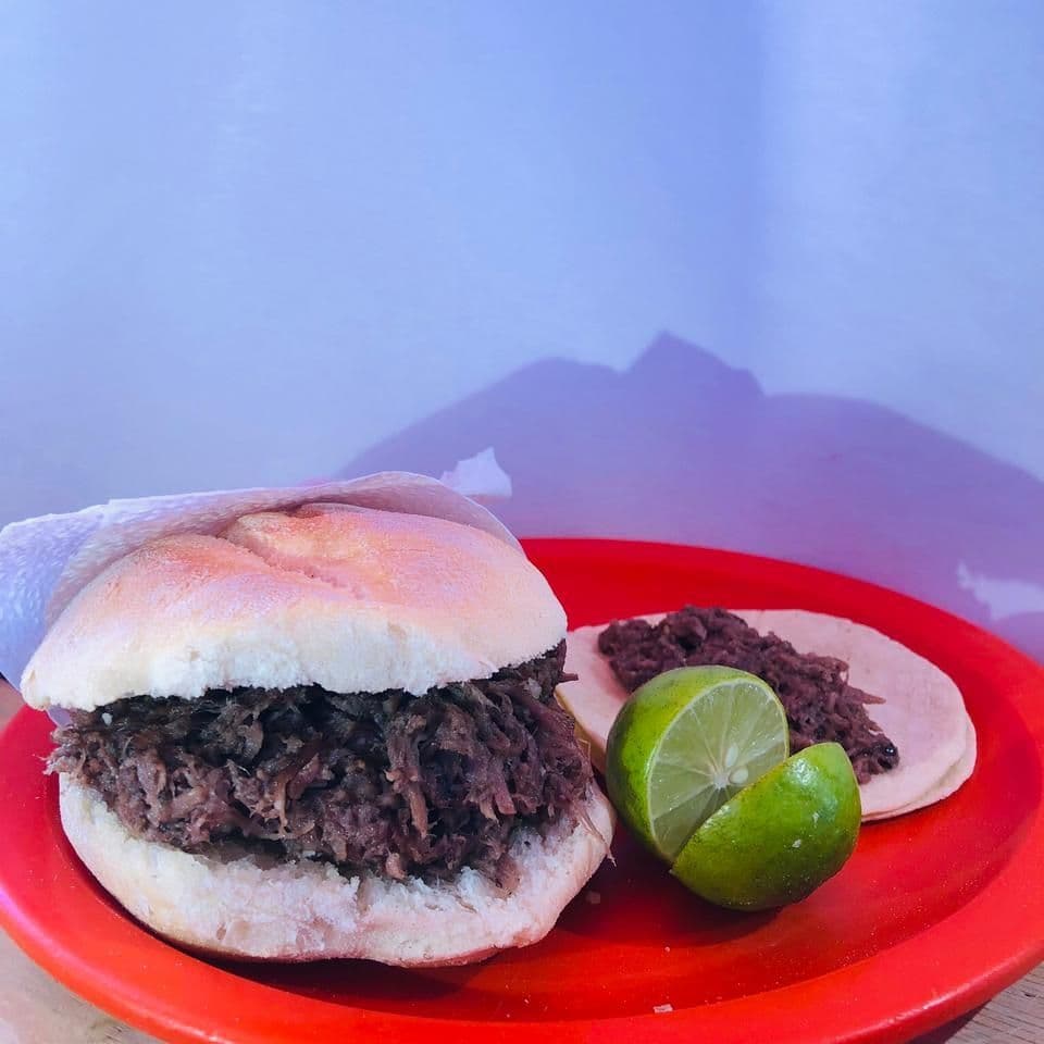 Lonche de Barbacoa de Cabeza de Res
