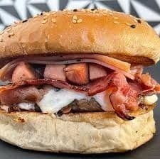 Hamburguesa con Salchicha
