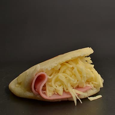 Arepa de Jamon y queso