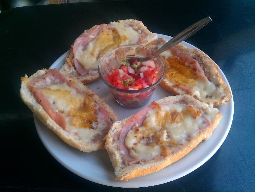 Molletes Gratinados