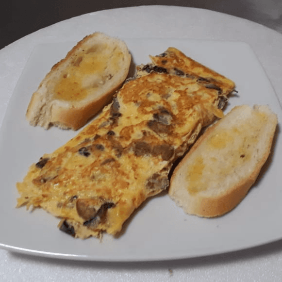Omelet de Pollo con Champiñones