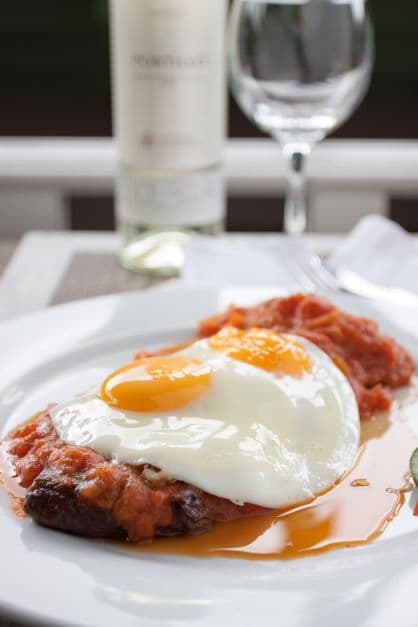 Desayuno beefsteak a Caballo