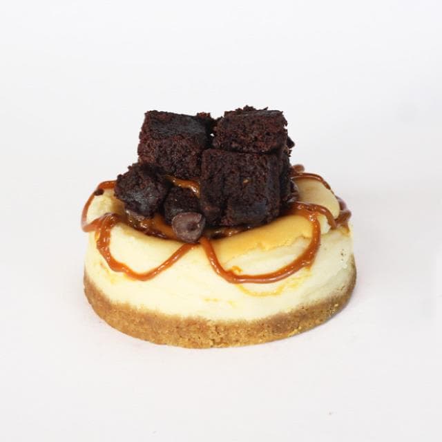 M. CHEESECAKE VOLCANO