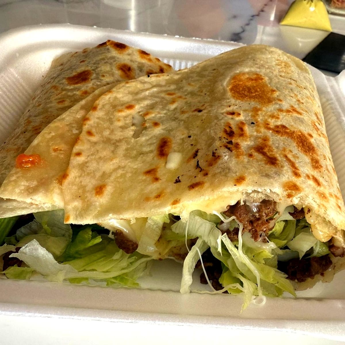 Súper Quesadilla de Deshebrada