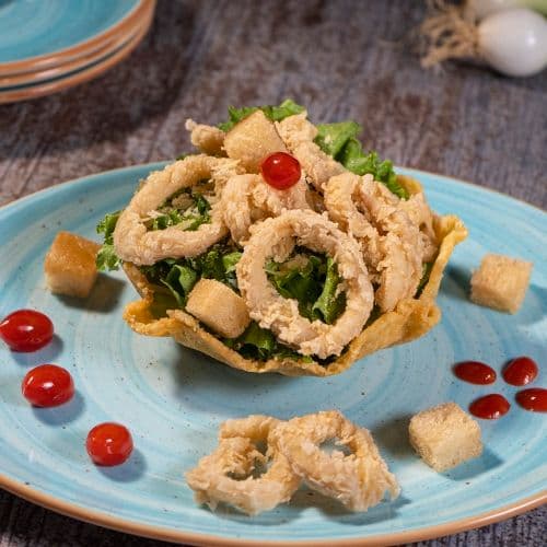 Ensalada cesar con calamar frito