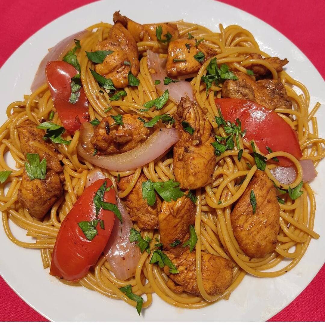Menú Ejecutivos : Tallarin Saltado de Pollo