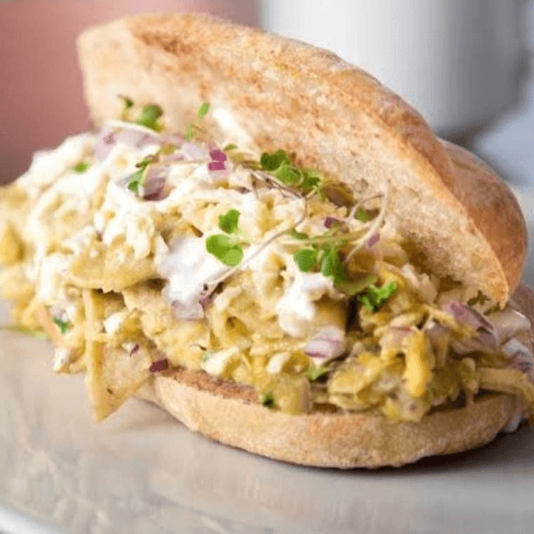 Torta de Chilaquiles con Salsa Verde