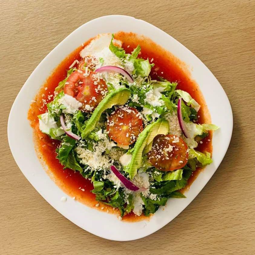 Enchiladas rojas con cafe incluido