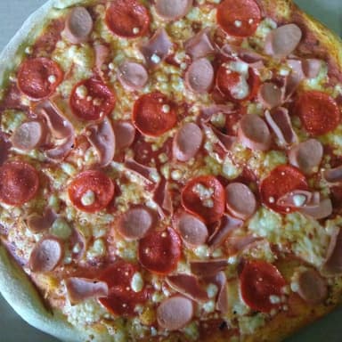 Pizza Carnes Frias