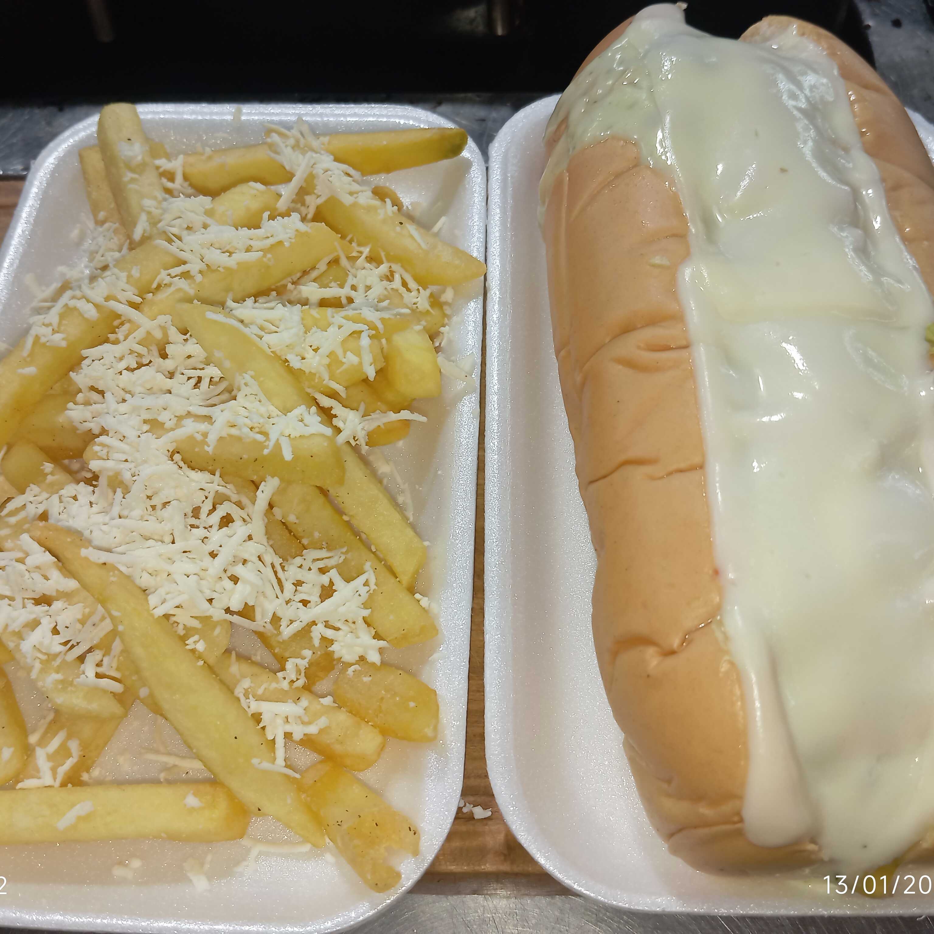 2 Perros Super Sencillos Gratinados + Papas Fritas