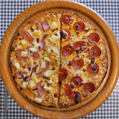 Pizza Mitad Pepperoni Mitad Hawaiana
