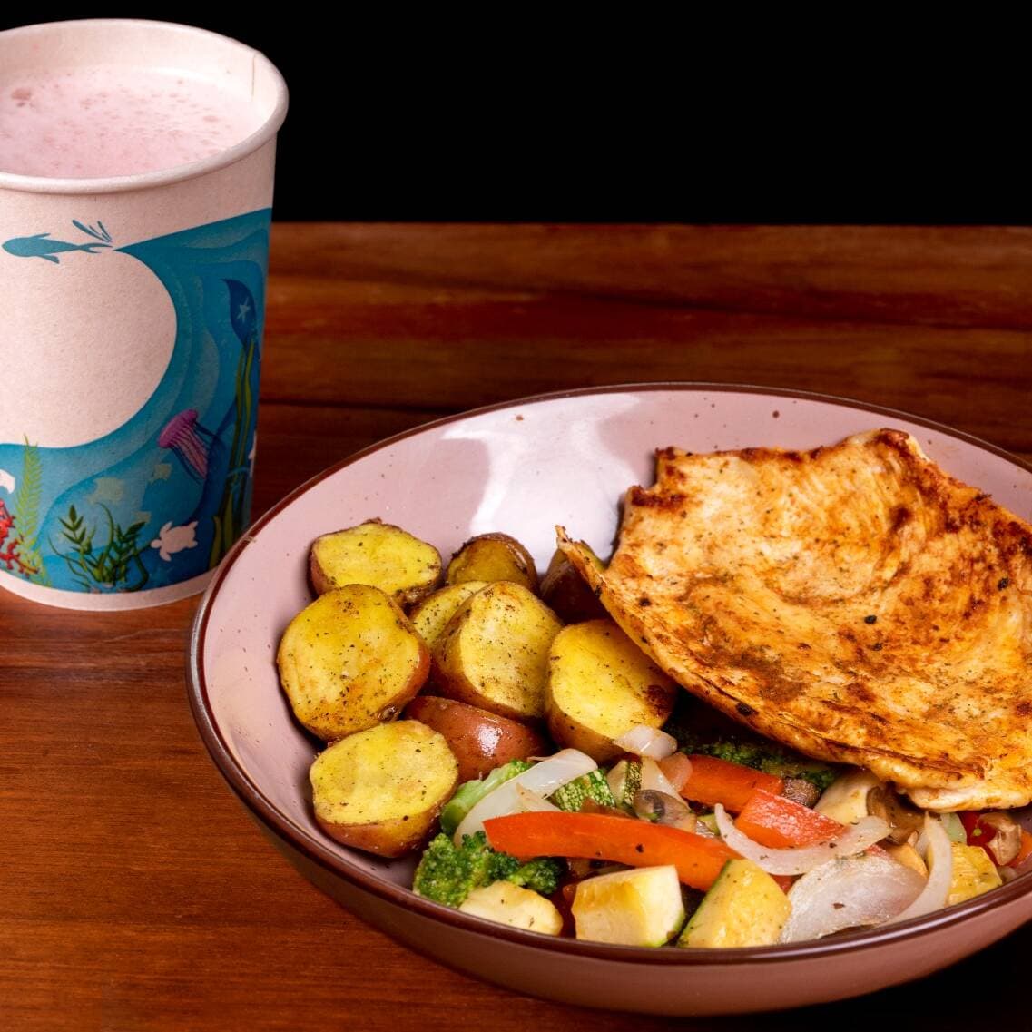 Bowl de Pollo Anticuchero + Limonada