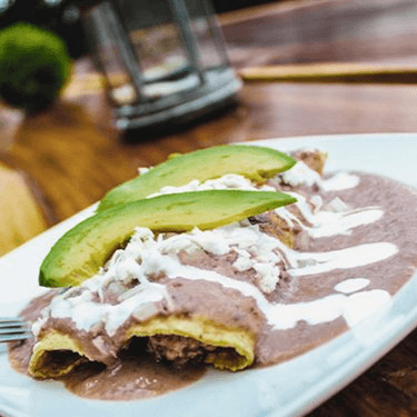 Enfrijoladas con Cafe de Olla