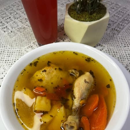 CALDO DE POLLO