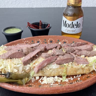 Chilaquiles con Arrachera