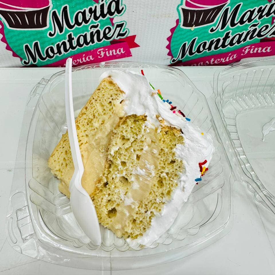 Rebanada de Pastel de Tres Leches.