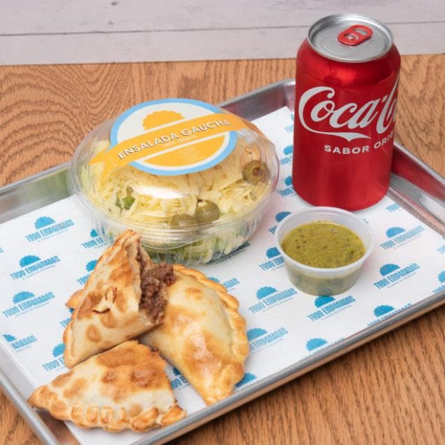 COMBO GOLEADOR (2 EMPANADAS, ENSALADA CHICA Y 1 REFRESCO)