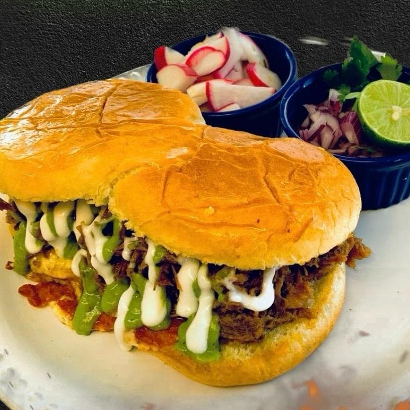 Torta Birria y Consome 8oz