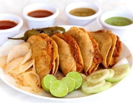 Taco Dorado de Barbacoa